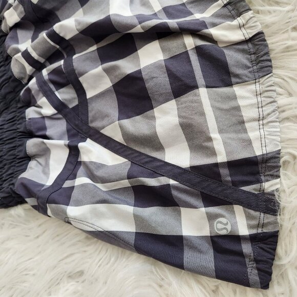 Lululemon Plaid Tracker Skirt‎ Skort Sz 4 Foxy Plaid Mini Sidewalk Gray White - Picture 8 of 11